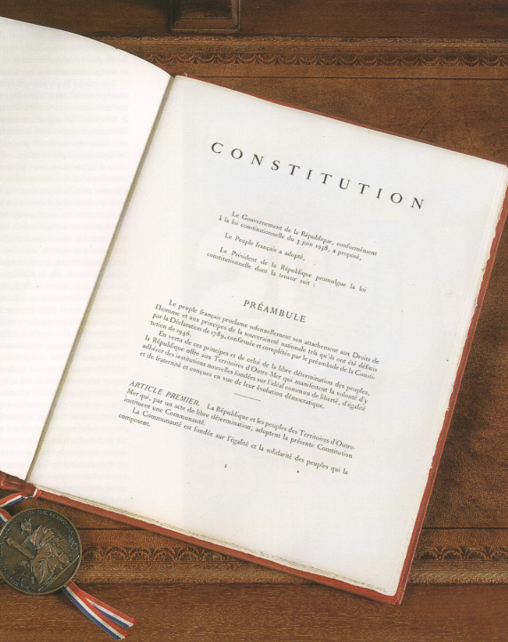 Première page de la Constitution