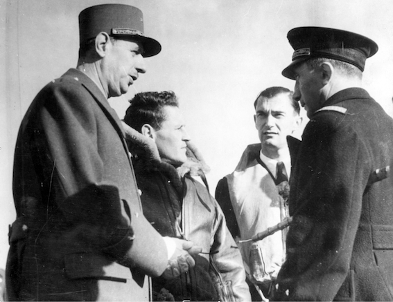 le général de Gaulle, Philippe de Scitivaux (militaire de la marine), René Mouchotte (aviateur) et Martial Valin (général de l’armée aérienne française)