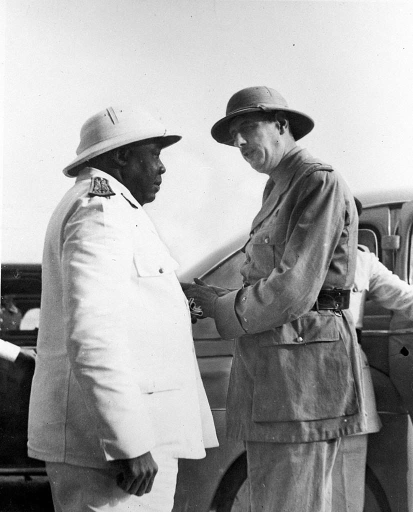 Félix Éboué recevant le général de Gaulle au Tchad, en 1940