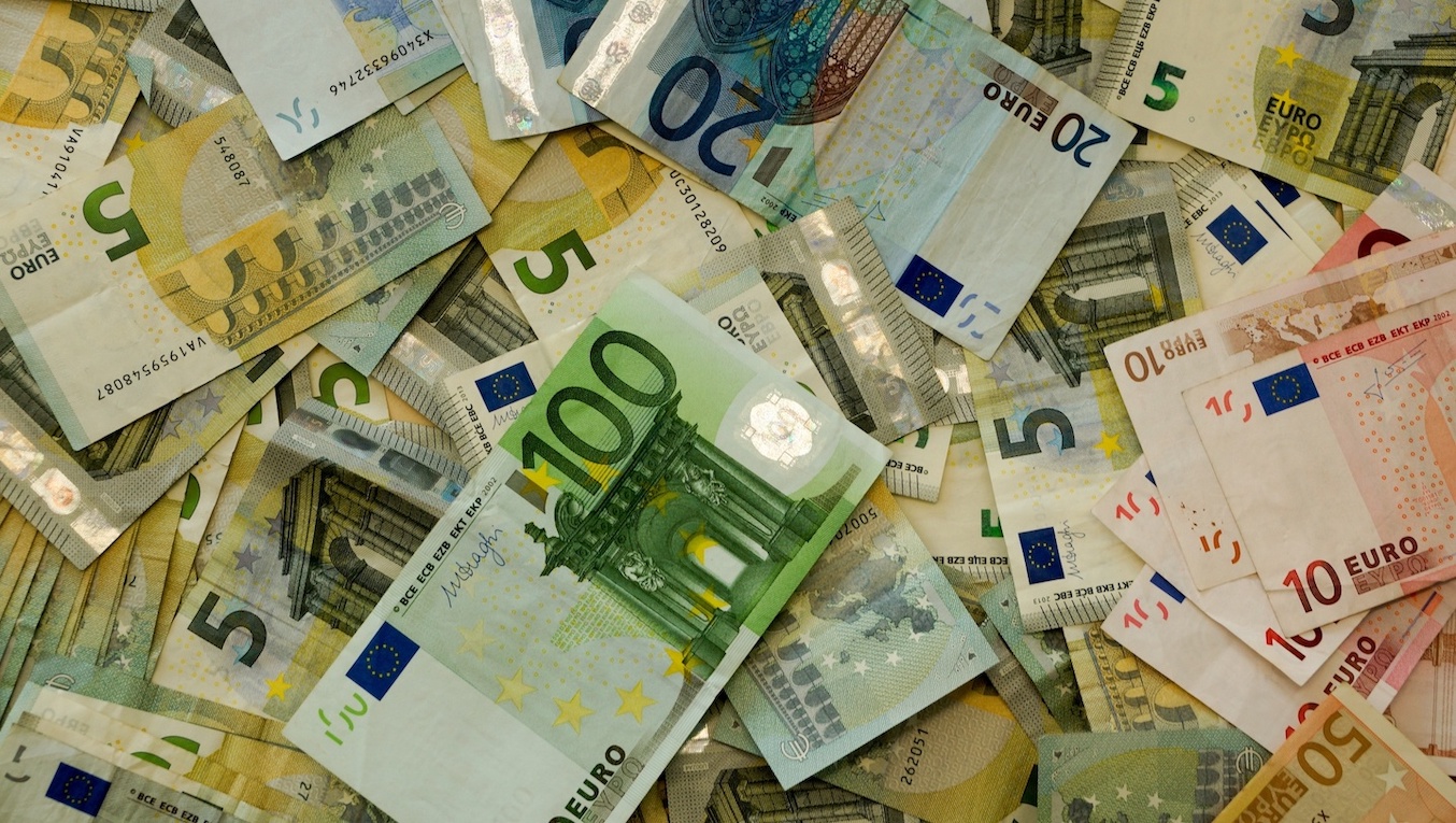 Des billets en euros, émis par la BCE et identiques dans tous les pays de la zone euro